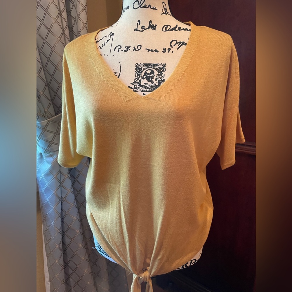 OLIVE & OAK TIE FRONT CASUAL SWEATER